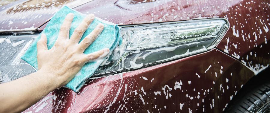 Diamant Schoonmaak&Onderhoud-bedrijfswagens reinigen